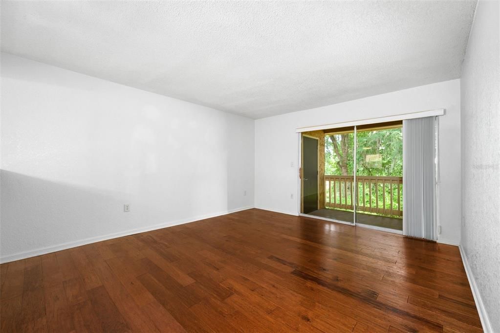 For Sale: $133,000 (2 beds, 2 baths, 1070 Square Feet)