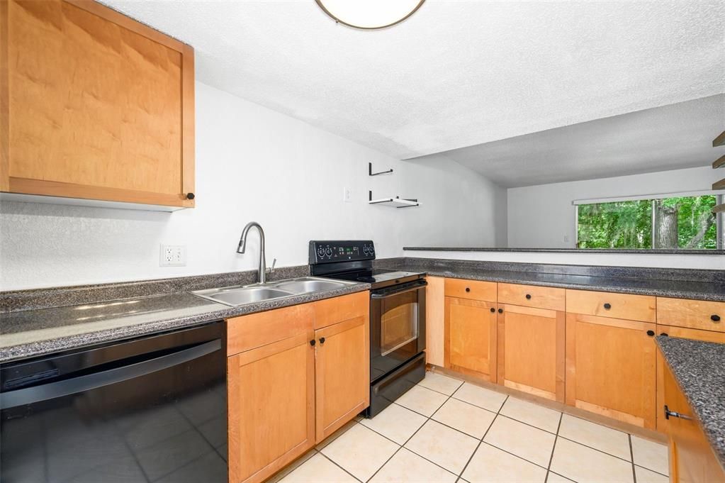 For Sale: $133,000 (2 beds, 2 baths, 1070 Square Feet)