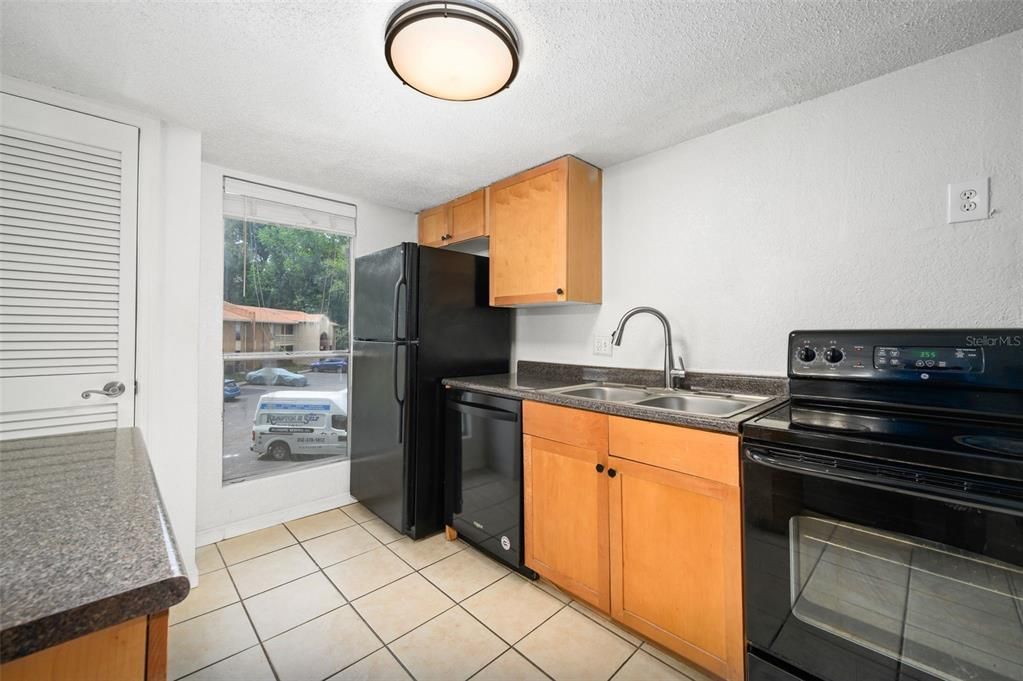 For Sale: $133,000 (2 beds, 2 baths, 1070 Square Feet)
