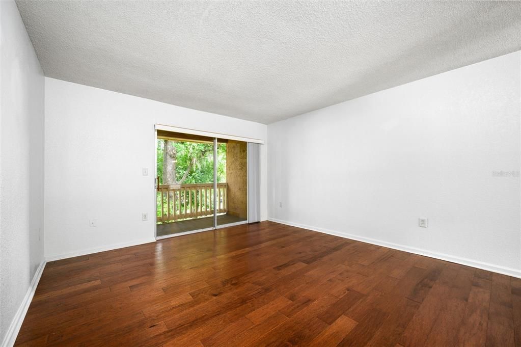For Sale: $133,000 (2 beds, 2 baths, 1070 Square Feet)