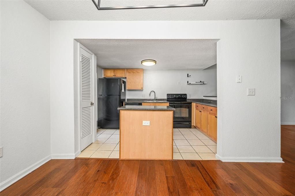 For Sale: $133,000 (2 beds, 2 baths, 1070 Square Feet)