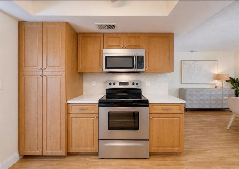 На продажу: $549,900 (3 спален, 2 ванн, 1410 Квадратных фут)