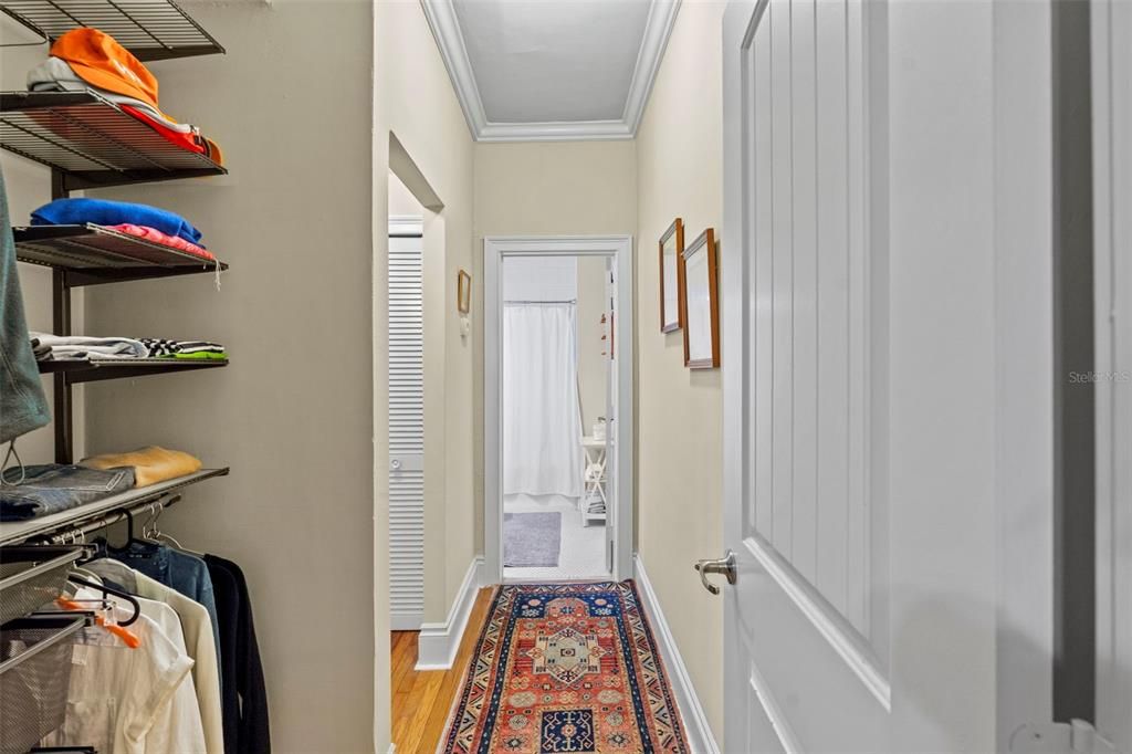 For Sale: $250,000 (1 beds, 1 baths, 641 Square Feet)