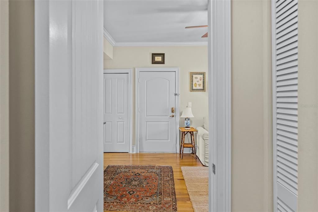 For Sale: $250,000 (1 beds, 1 baths, 641 Square Feet)