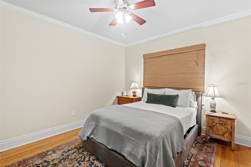 For Sale: $250,000 (1 beds, 1 baths, 641 Square Feet)