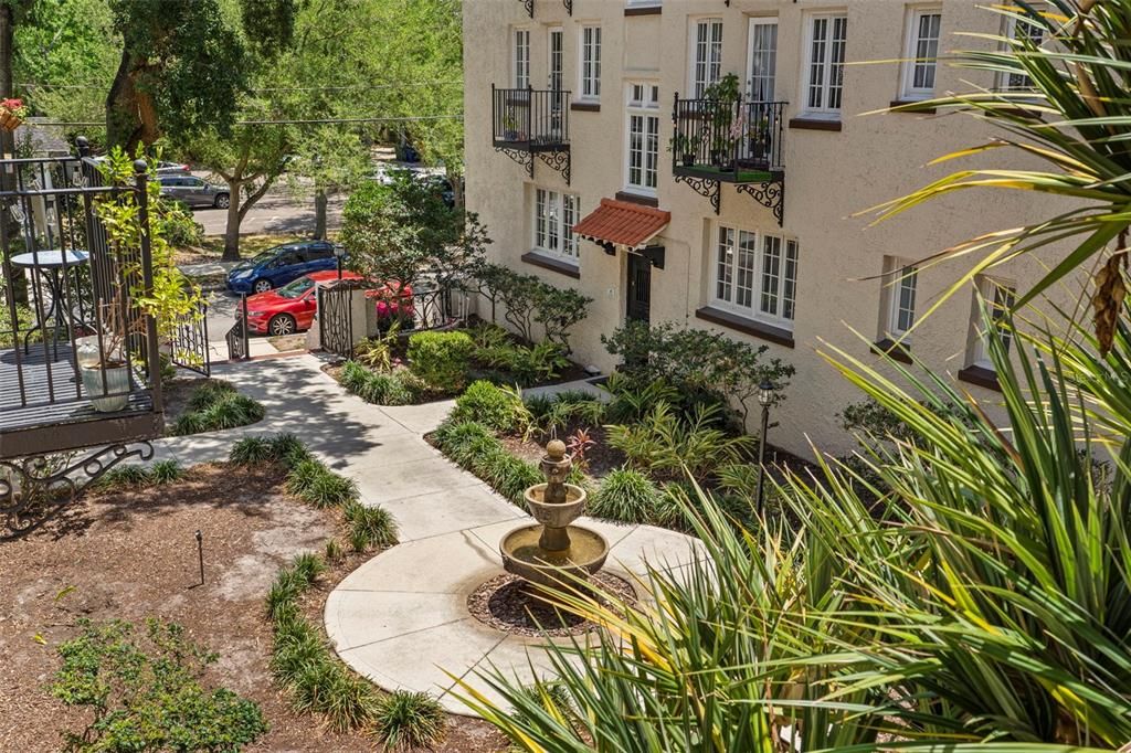 For Sale: $250,000 (1 beds, 1 baths, 641 Square Feet)