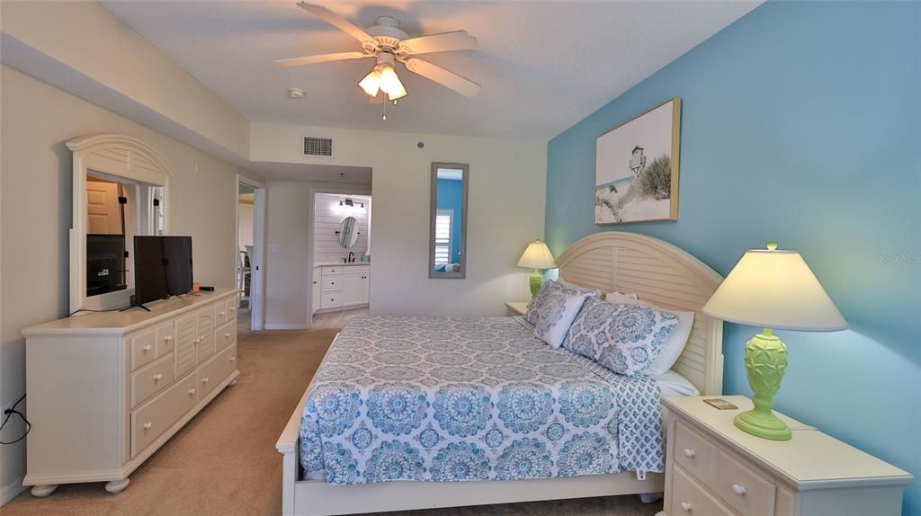 待售: $449,000 (2 贝兹, 2 浴室, 1389 平方英尺)