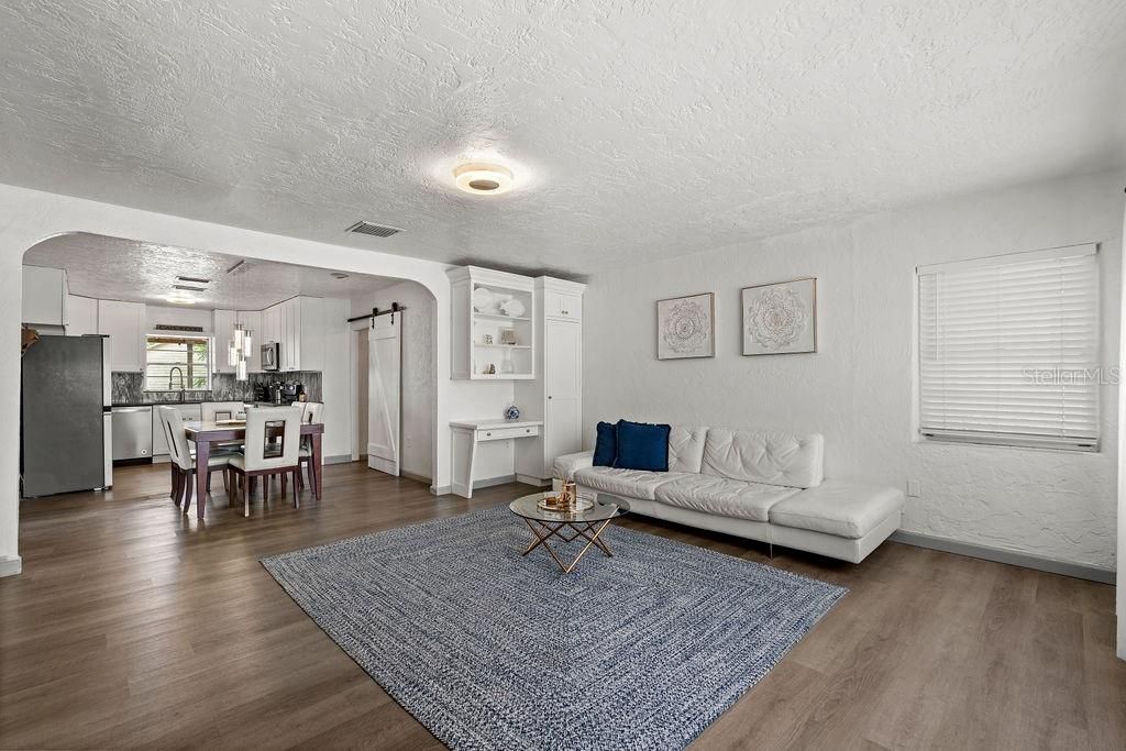 For Sale: $490,000 (2 beds, 1 baths, 1427 Square Feet)