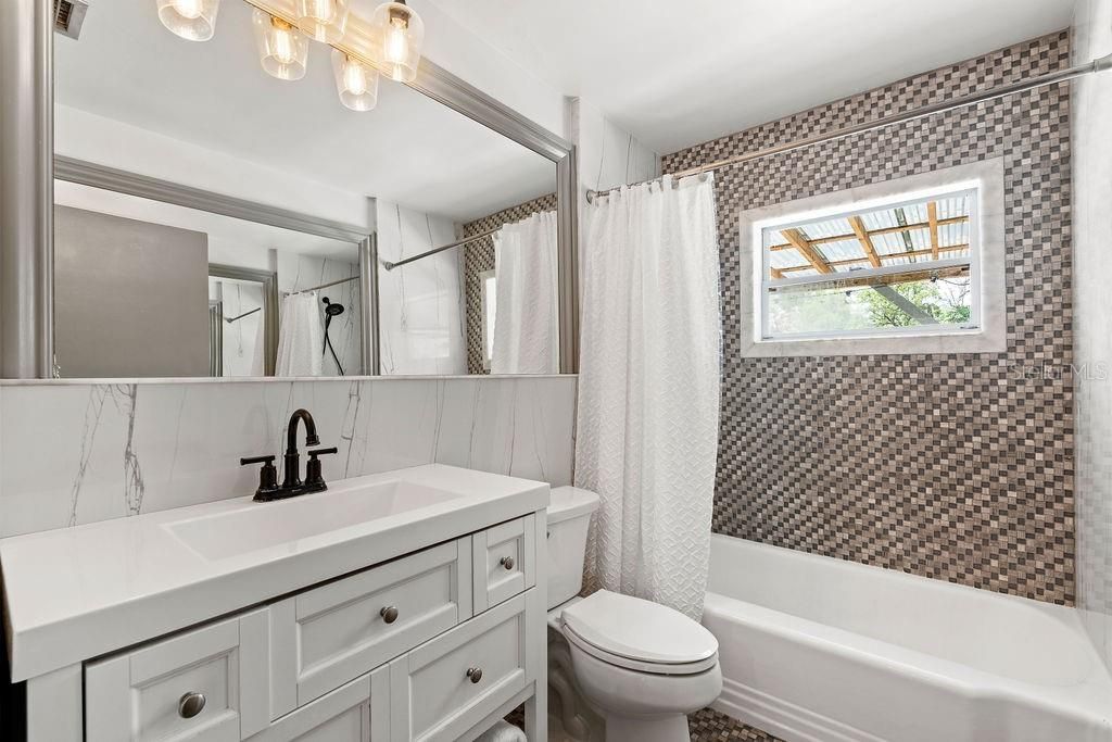 For Sale: $490,000 (2 beds, 1 baths, 1427 Square Feet)