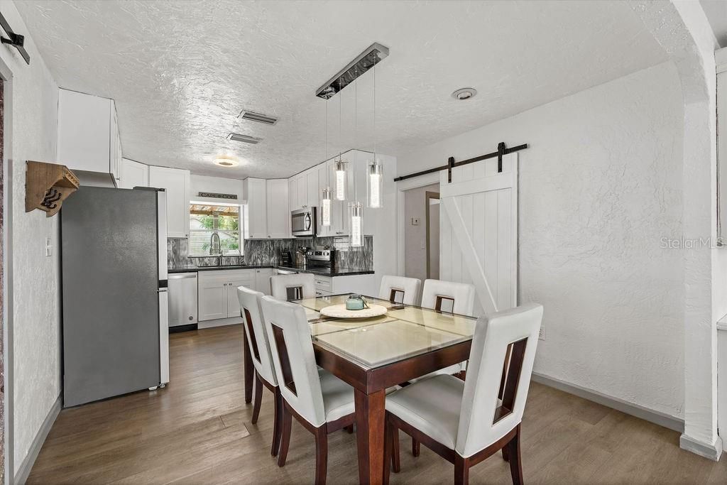 For Sale: $490,000 (2 beds, 1 baths, 1427 Square Feet)