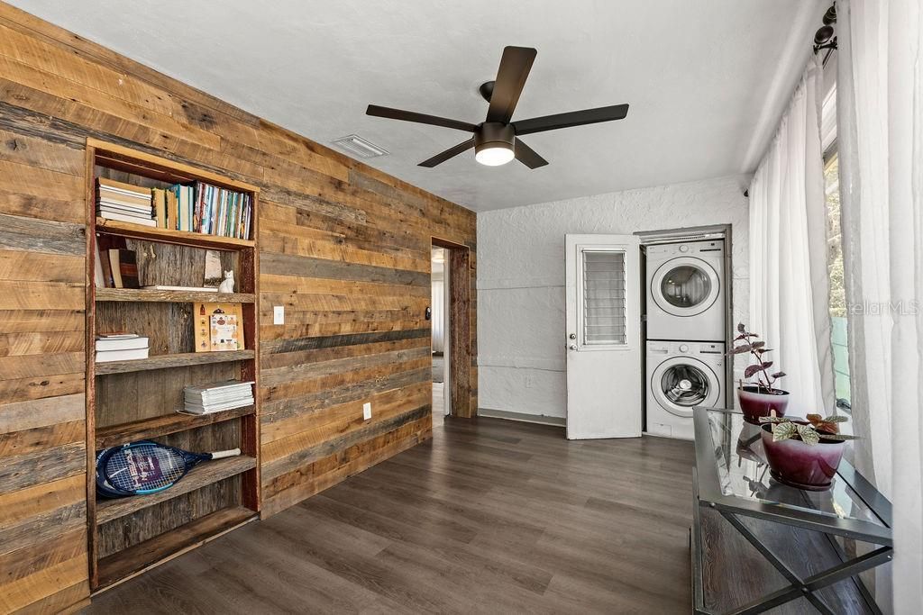 For Sale: $490,000 (2 beds, 1 baths, 1427 Square Feet)