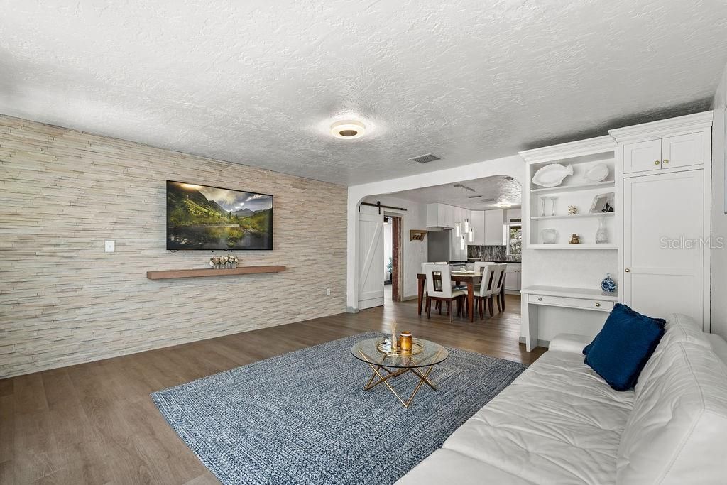 For Sale: $490,000 (2 beds, 1 baths, 1427 Square Feet)