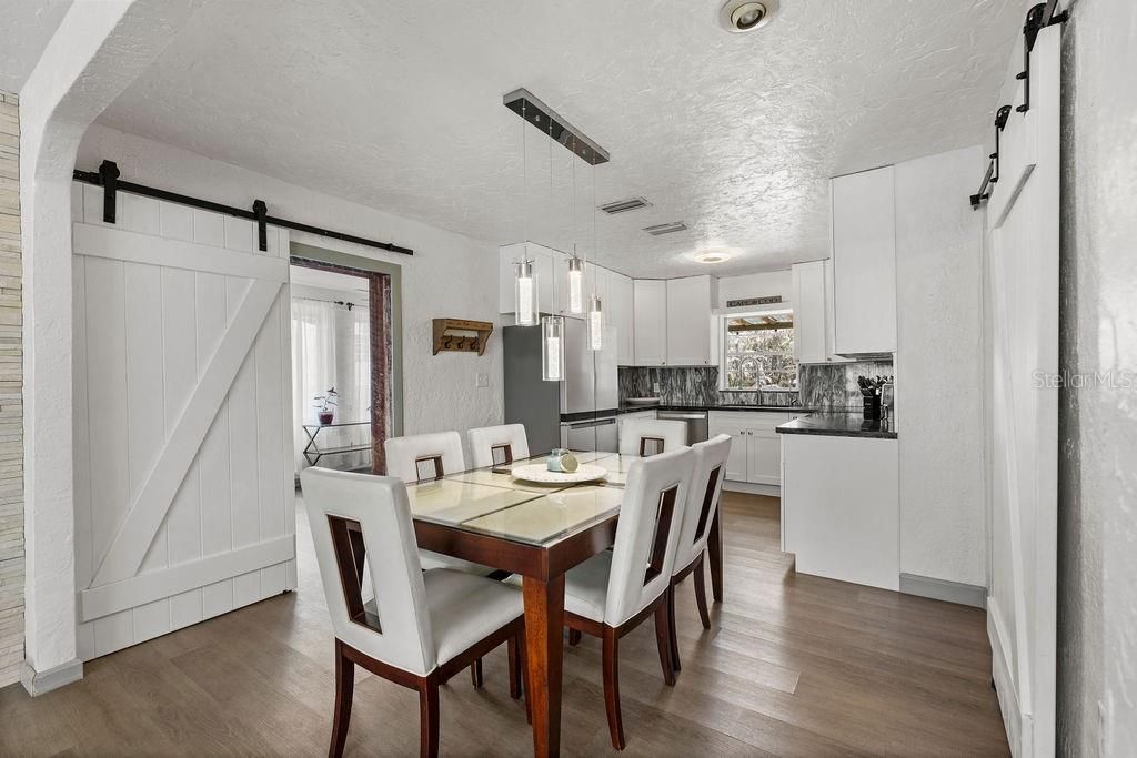 For Sale: $490,000 (2 beds, 1 baths, 1427 Square Feet)