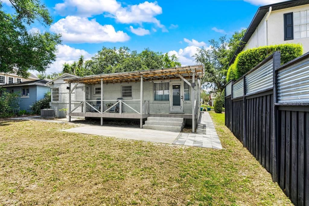 For Sale: $490,000 (2 beds, 1 baths, 1427 Square Feet)