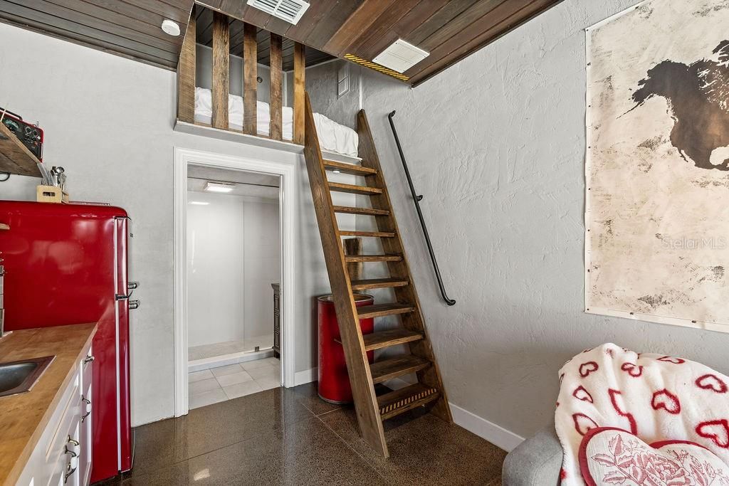 For Sale: $490,000 (2 beds, 1 baths, 1427 Square Feet)