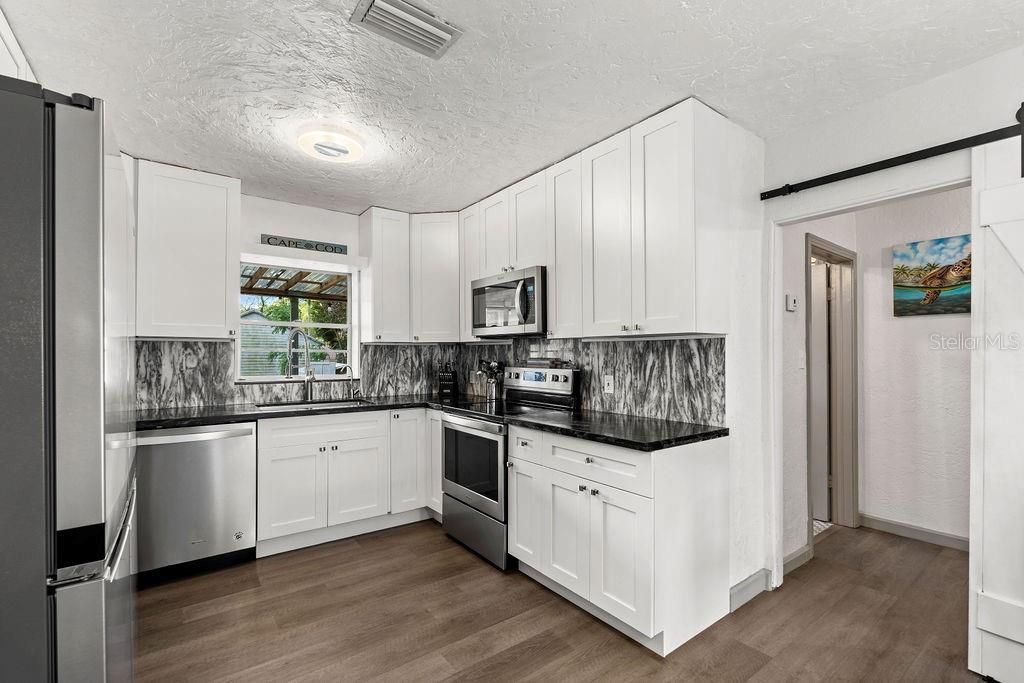 For Sale: $490,000 (2 beds, 1 baths, 1427 Square Feet)