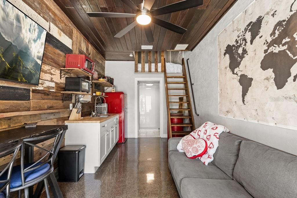 For Sale: $490,000 (2 beds, 1 baths, 1427 Square Feet)