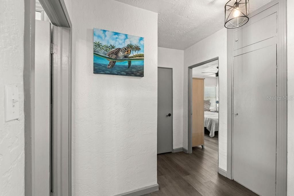 For Sale: $490,000 (2 beds, 1 baths, 1427 Square Feet)