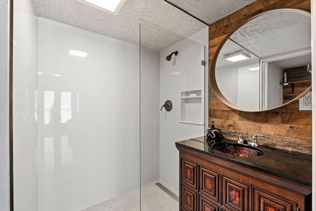 For Sale: $490,000 (2 beds, 1 baths, 1427 Square Feet)