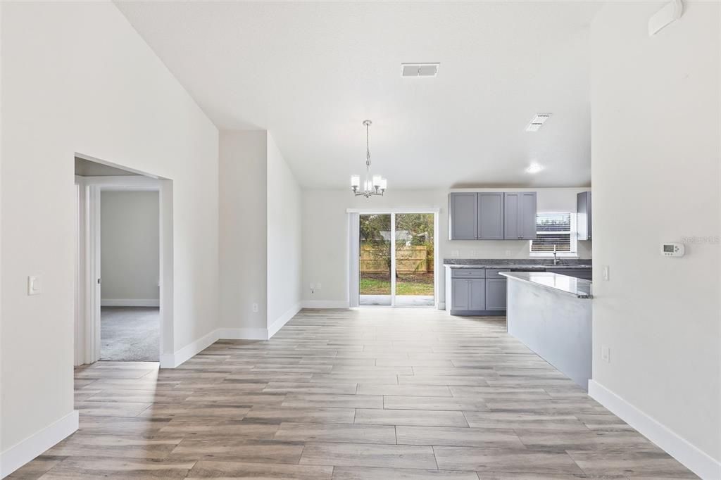 For Rent: $2,200 (3 beds, 2 baths, 1413 Square Feet)