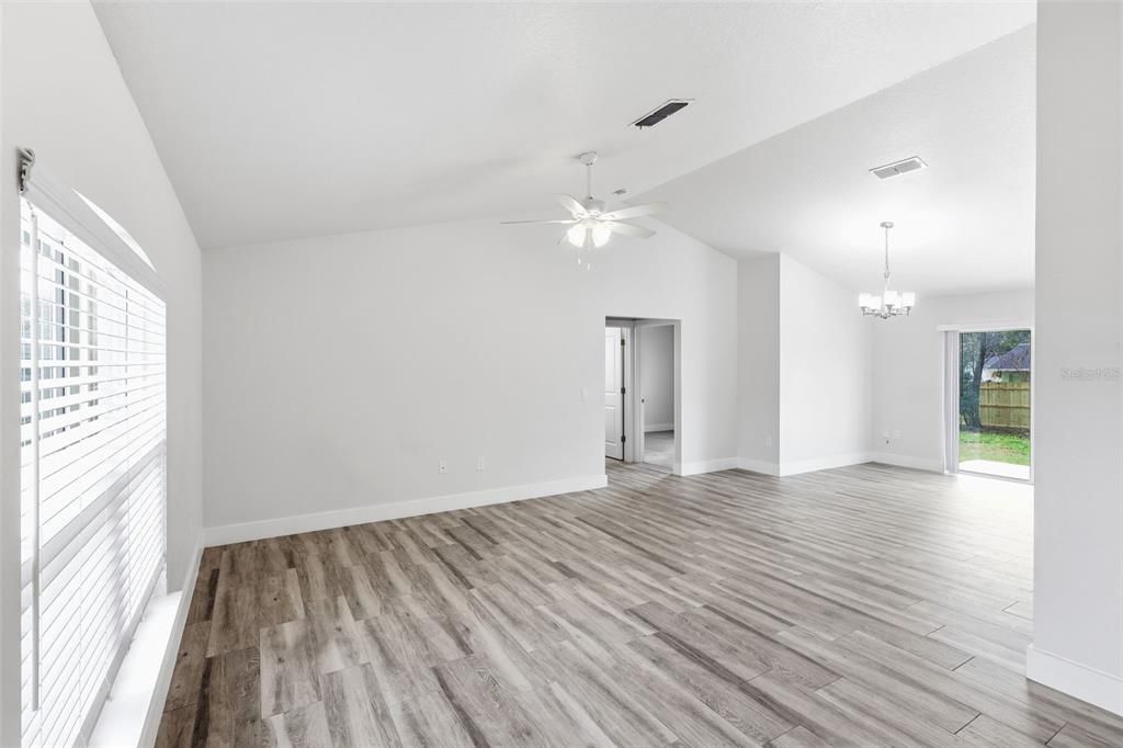For Rent: $2,200 (3 beds, 2 baths, 1413 Square Feet)