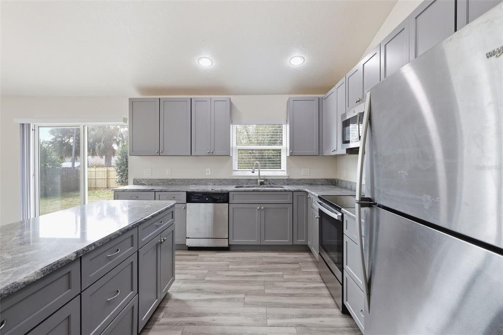 For Rent: $2,200 (3 beds, 2 baths, 1413 Square Feet)