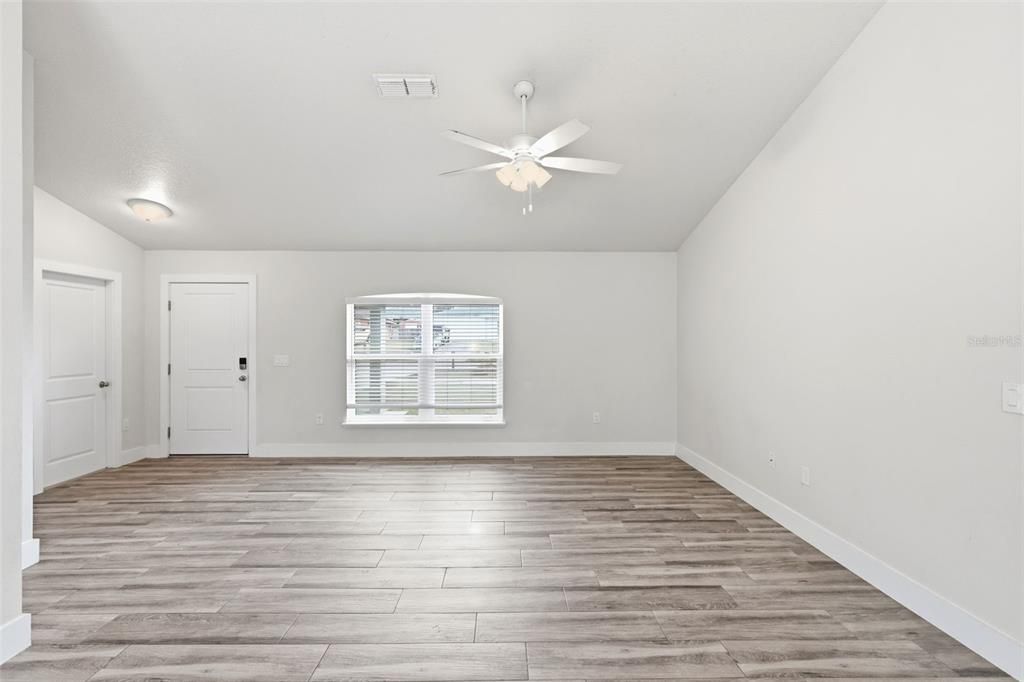 For Rent: $2,200 (3 beds, 2 baths, 1413 Square Feet)