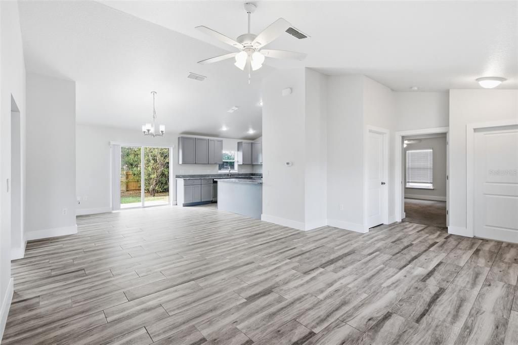 For Rent: $2,200 (3 beds, 2 baths, 1413 Square Feet)