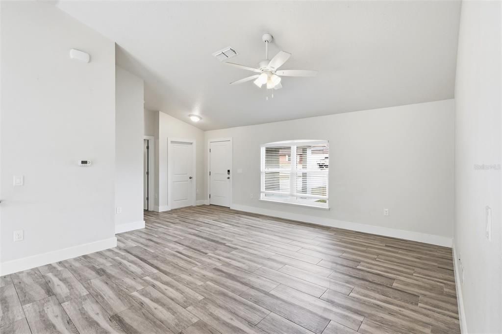 For Rent: $2,200 (3 beds, 2 baths, 1413 Square Feet)