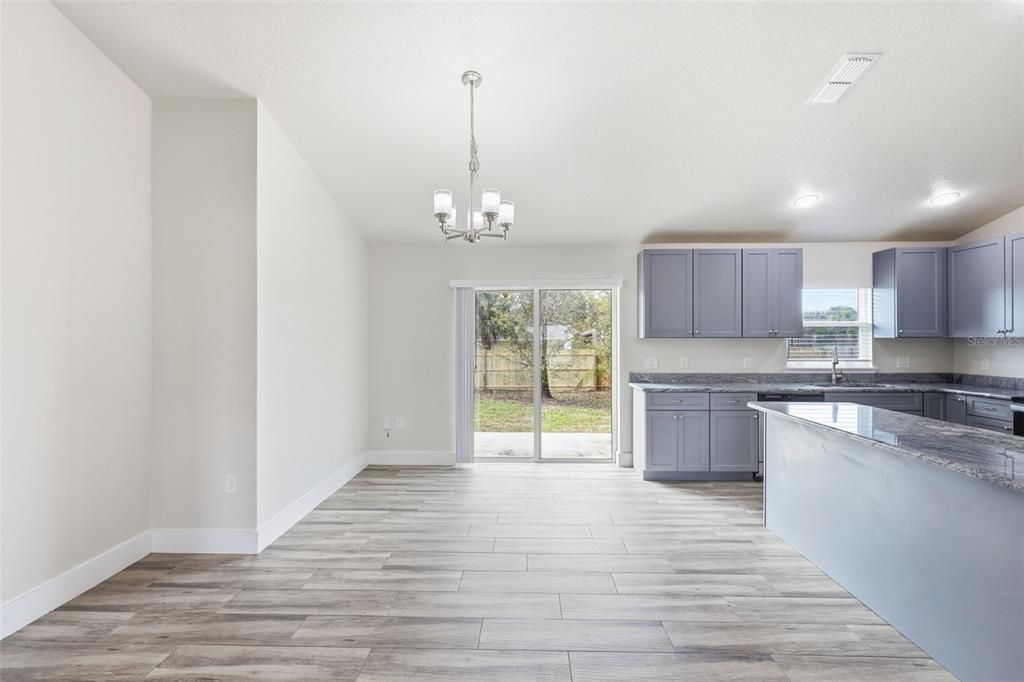 For Rent: $2,200 (3 beds, 2 baths, 1413 Square Feet)