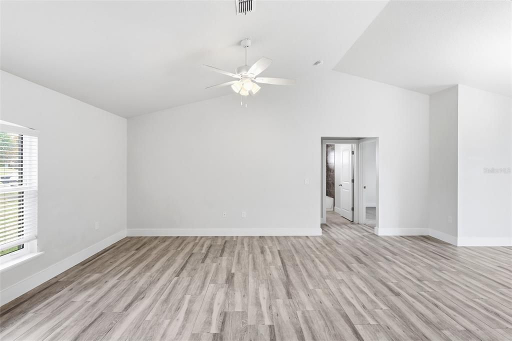 For Rent: $2,200 (3 beds, 2 baths, 1413 Square Feet)