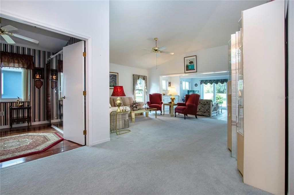 For Sale: $345,000 (2 beds, 2 baths, 2159 Square Feet)
