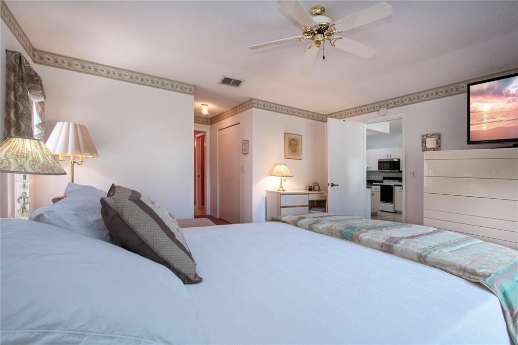 For Sale: $345,000 (2 beds, 2 baths, 2159 Square Feet)