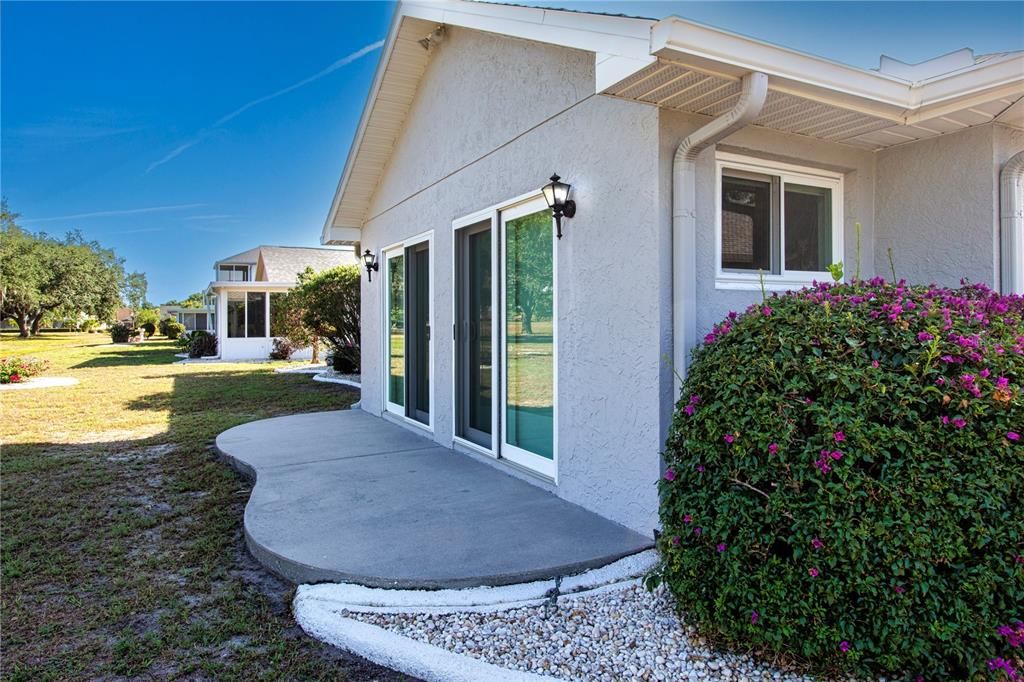 For Sale: $345,000 (2 beds, 2 baths, 2159 Square Feet)