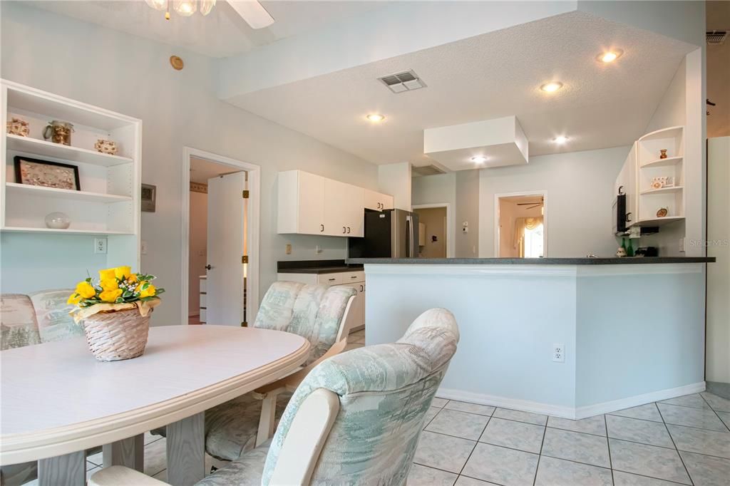 For Sale: $345,000 (2 beds, 2 baths, 2159 Square Feet)