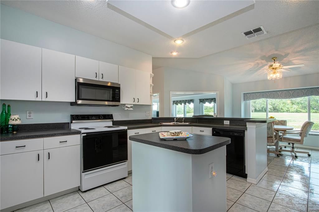 For Sale: $345,000 (2 beds, 2 baths, 2159 Square Feet)