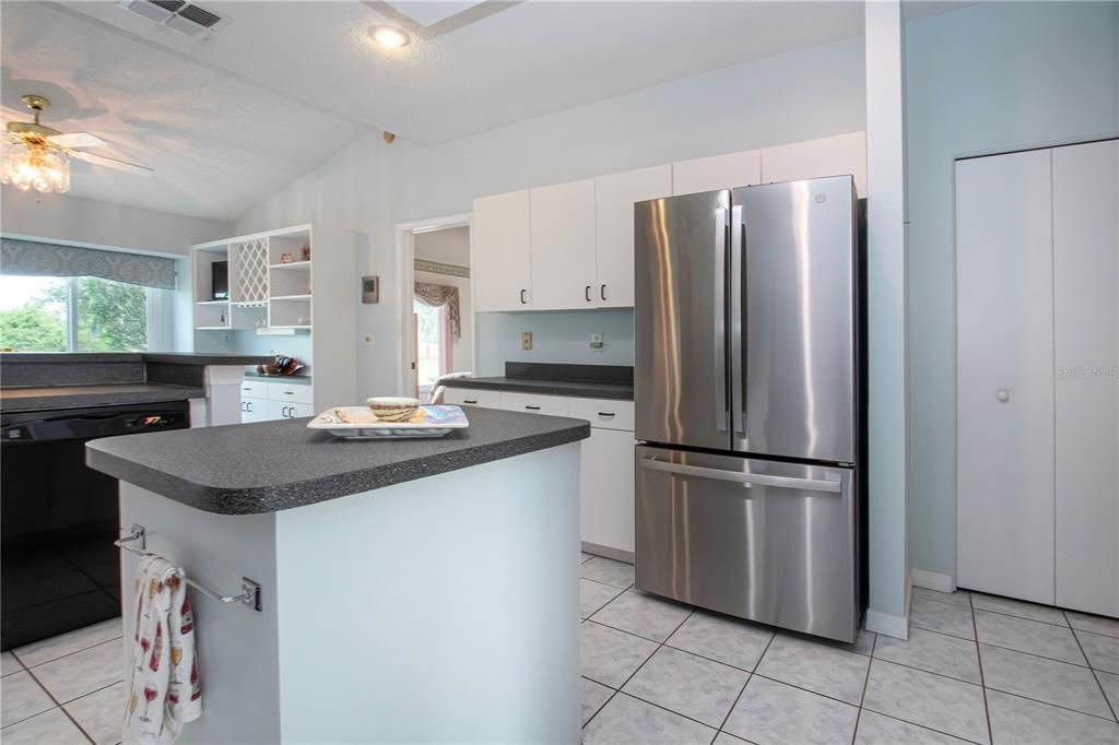 For Sale: $345,000 (2 beds, 2 baths, 2159 Square Feet)