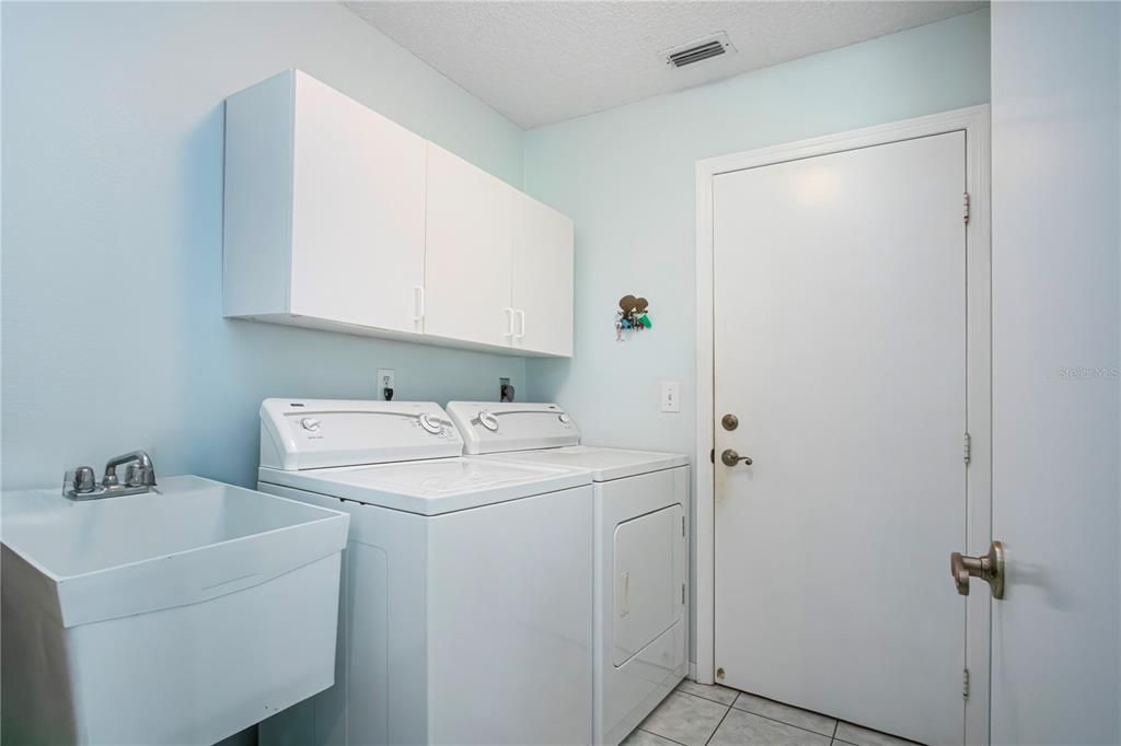 For Sale: $345,000 (2 beds, 2 baths, 2159 Square Feet)