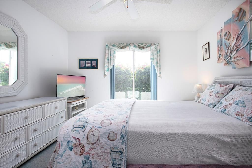 For Sale: $345,000 (2 beds, 2 baths, 2159 Square Feet)