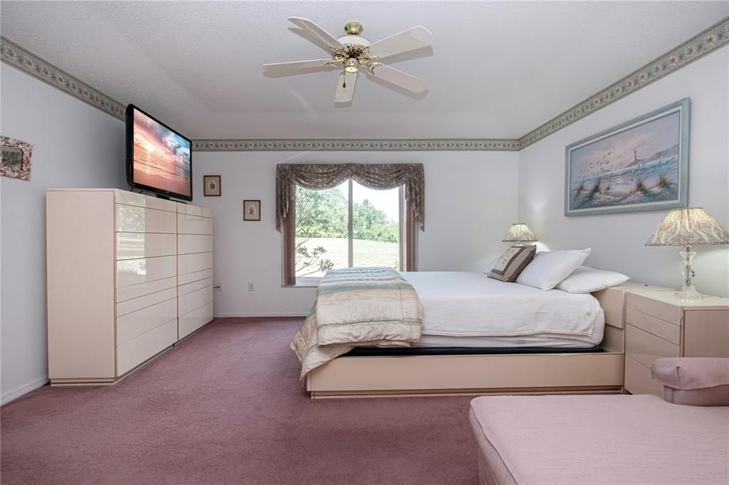 For Sale: $345,000 (2 beds, 2 baths, 2159 Square Feet)