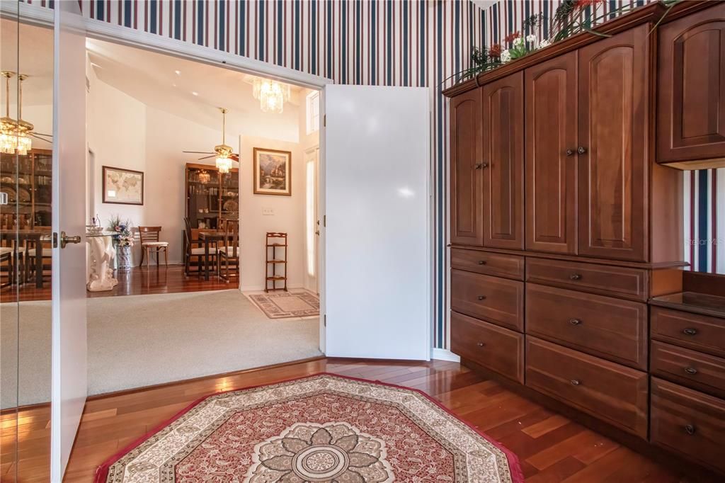 For Sale: $345,000 (2 beds, 2 baths, 2159 Square Feet)