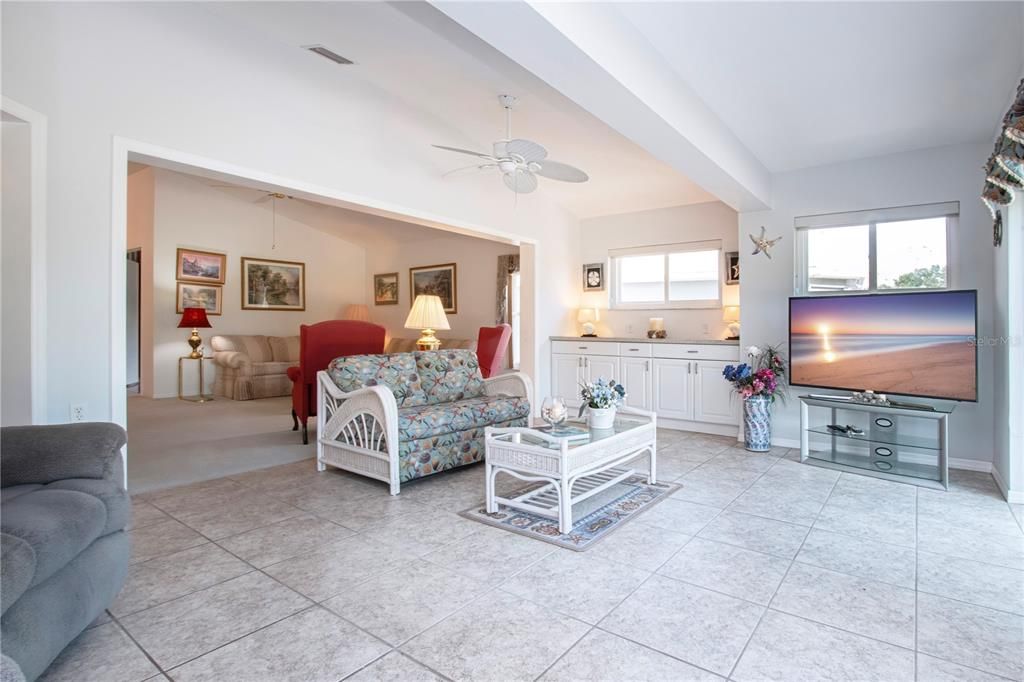 For Sale: $345,000 (2 beds, 2 baths, 2159 Square Feet)
