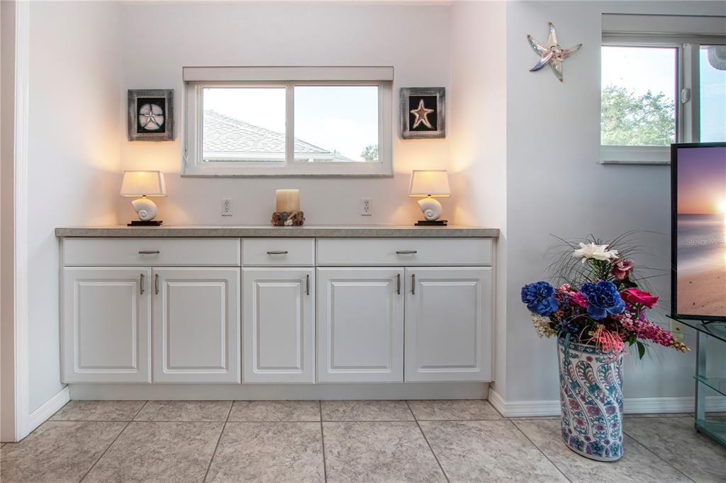 For Sale: $345,000 (2 beds, 2 baths, 2159 Square Feet)