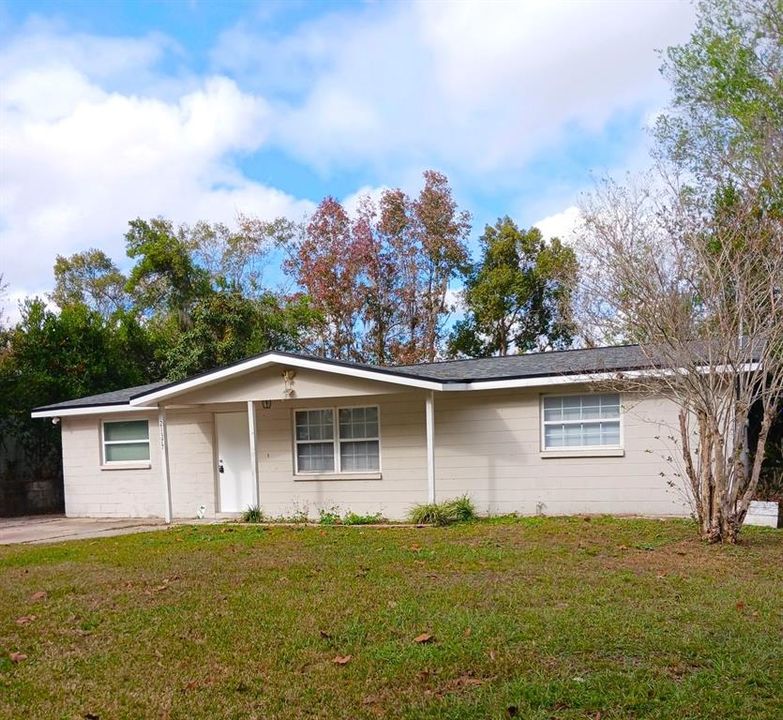 For Rent: $1,600 (3 beds, 1 baths, 1240 Square Feet)