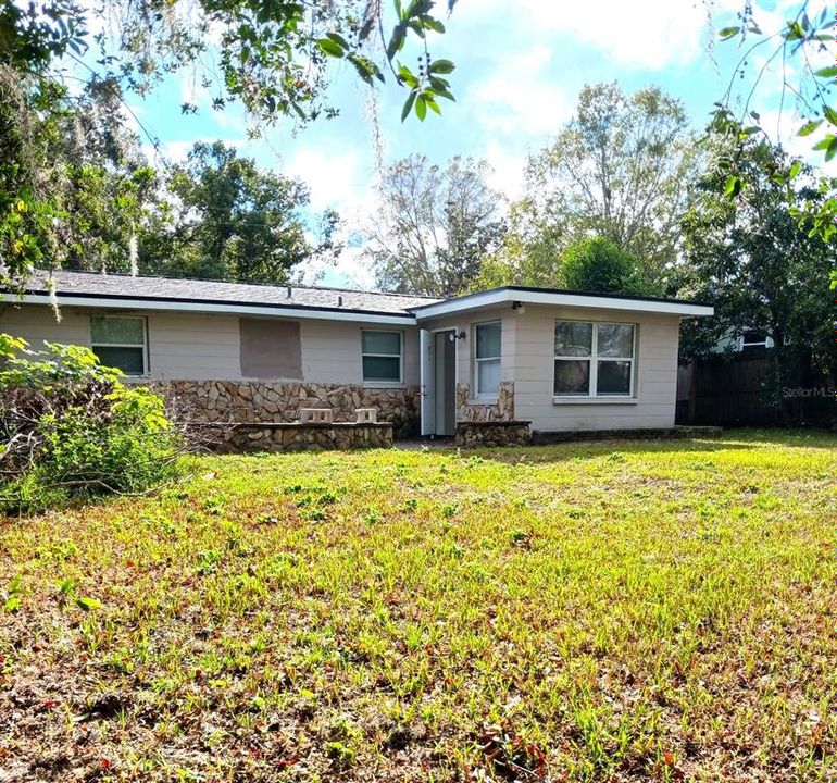 For Rent: $1,300 (3 beds, 1 baths, 1240 Square Feet)