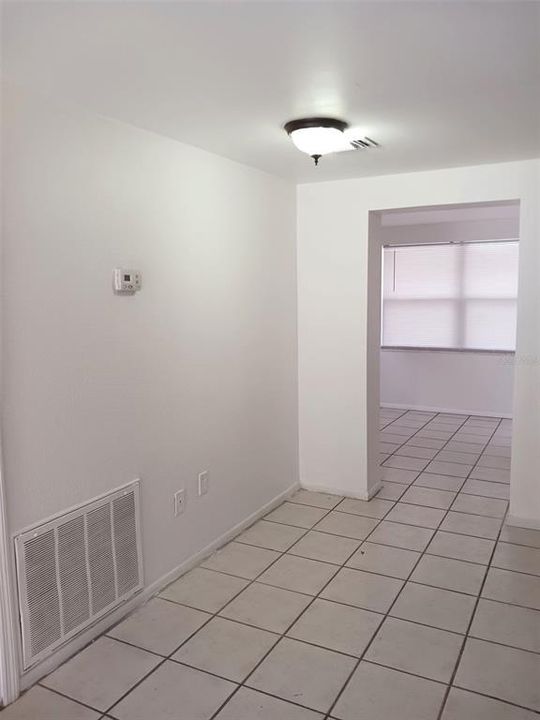 For Rent: $1,600 (3 beds, 1 baths, 1240 Square Feet)