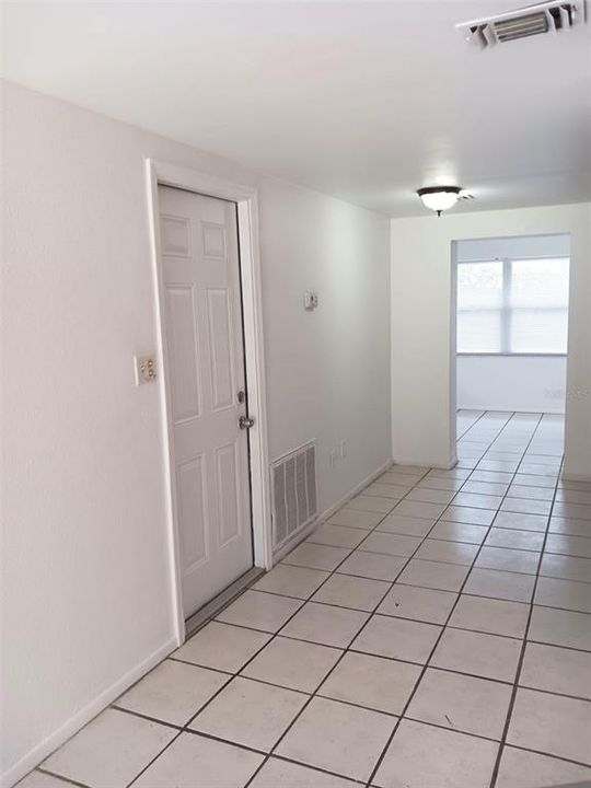 For Rent: $1,600 (3 beds, 1 baths, 1240 Square Feet)