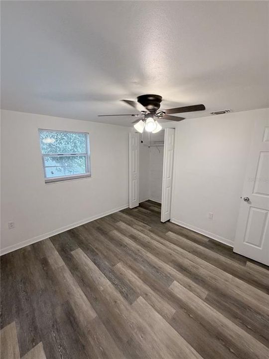 For Rent: $1,300 (3 beds, 1 baths, 1240 Square Feet)