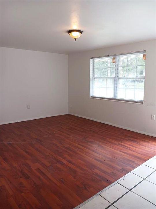 For Rent: $1,600 (3 beds, 1 baths, 1240 Square Feet)