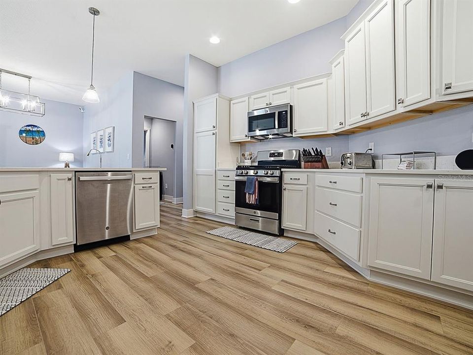 For Sale: $527,000 (3 beds, 2 baths, 1959 Square Feet)